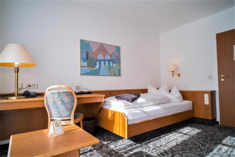 Room image 4