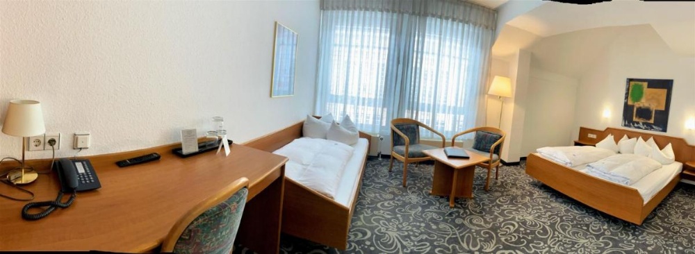 Room image 4